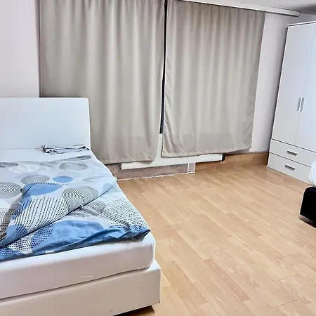 3-zimmer Messe In Laatzen Mit Kostenlosen Parkplaetzen Apartmán