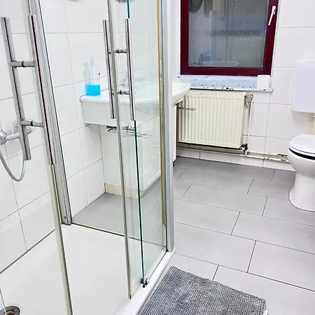 דירה 3-zimmer Messe In Laatzen Mit Kostenlosen Parkplaetzen *